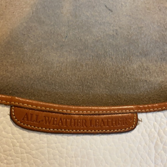 White and brown DOONEY and BOURKE shoulder hand bag. - Picture 6 of 7